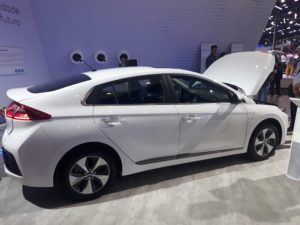 Hyundai Ioniq lateral