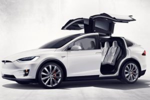 Tesla Model S porta aberta